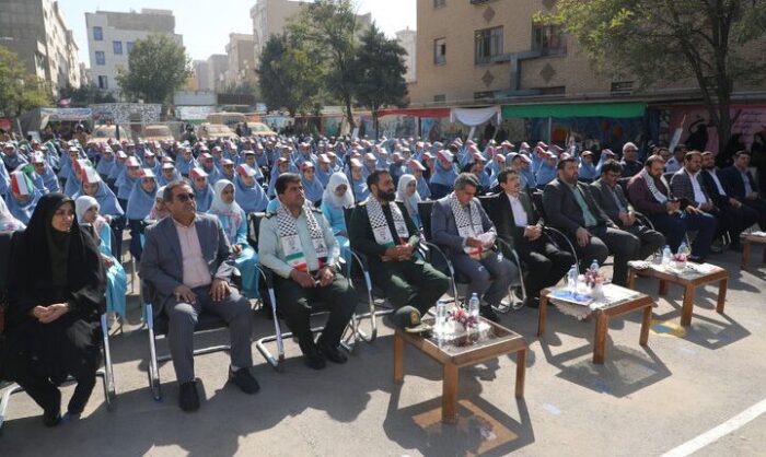 نواختن زنگ بازگشایی مدارس منطقه ۱۹ با حضور نماینده مجلس شورای اسلامی در مدرسه حضرت زینب کبری(س)