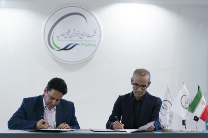 امضای قرارداد پتروشیمی خوزستان و یک شرکت ایرانی امضای قرارداد پتروشیمی خوزستان و یک شرکت ایرانی