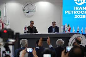 هشت تفاهم نامه و قرارداد همکاری ، ره آورد پارس از دومین پتروکِم ایران / دانش بومی را به صنعت گره زده ایم هشت تفاهم نامه و قرارداد همکاری ، ره آورد پارس از دومین پتروکِم ایران / دانش بومی را به صنعت گره زده ایم
