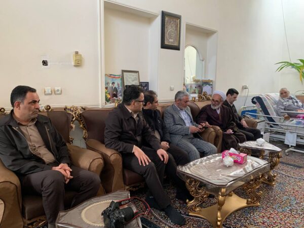 دیدار مدیرعامل چادرملو با جانباز سرافراز «حاج علی رضاپور» دیدار مدیرعامل چادرملو با جانباز سرافراز «حاج علی رضاپور»
