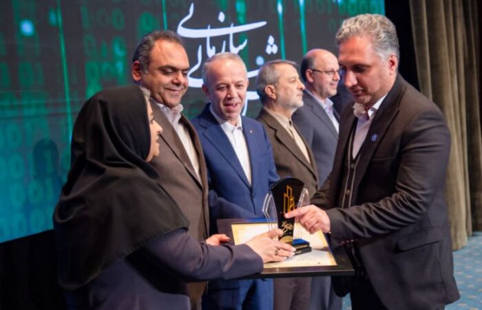 تجلیل از بانک پارسیان بهعنوان پیشگام حمایت از زیستبوم دانشبنیان تجلیل از بانک پارسیان بهعنوان پیشگام حمایت از زیستبوم دانشبنیان