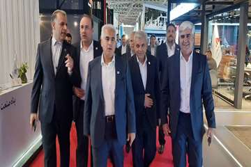 بازدید مدیرعامل شرکت نفت مناطق مرکزی ایران از نمایشگاه بیست و‌ نهم نفت