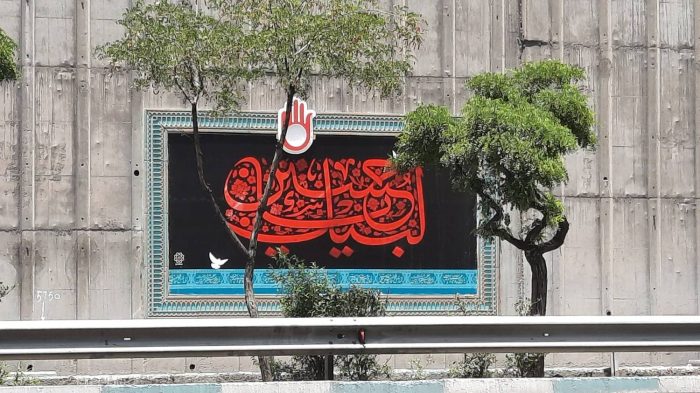 قابهای محرم در بزرگراه هاشمی رفسنجانی حماسه کربلا را روایت میکنند/ روایت بی کلام عاشورا در قاب های محرم قابهای محرم در بزرگراه هاشمی رفسنجانی حماسه کربلا را روایت میکنند/ روایت بی کلام عاشورا در قاب های محرم