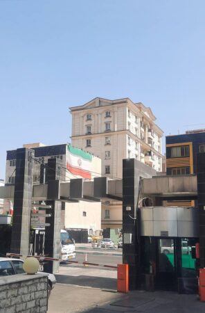 میادین و معابر منطقه ۲ به تصاویر شهدای حمله رژیم صهیونیستی مزین شد/ اهتزاز نما پرچم جمهوری اسلامی ایران در ساختمانهای منطقه ۲ میادین و معابر منطقه ۲ به تصاویر شهدای حمله رژیم صهیونیستی مزین شد/ اهتزاز نما پرچم جمهوری اسلامی ایران در ساختمانهای منطقه ۲