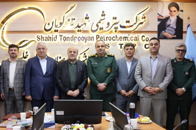 معارفه مدیران عامل شرکتهای پتروشیمی تندگویان، پتروشیمی بوعلی و فجر انرژی برگزار شد معارفه مدیران عامل شرکتهای پتروشیمی تندگویان، پتروشیمی بوعلی و فجر انرژی برگزار شد
