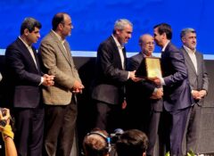  گواهی سپرده کالایی گندله چادرملو رونمایی شد/   اهدای لوح افتخار برترین‌های بورس کالا به مدیرعامل چادرملو