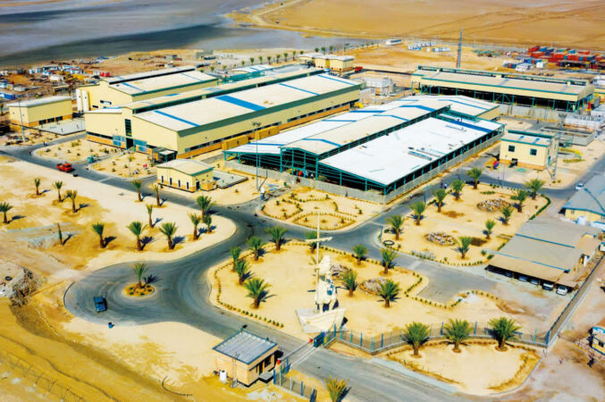 راه اندازی بزرگ ترین واحد نمک زدایی کشور؛ پاسخی راهبردی به بحران آب / ظرفیت ۱۴۰ میلیون متر معکبی نمک زدایی، زیرساخت ملی برای پایداری تولید است