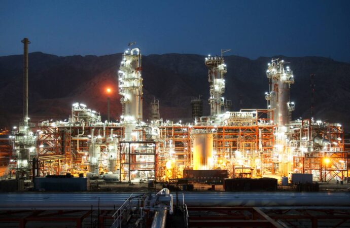 قرارگاه سازندگی خاتم الانبیاء (ص)، شریان حیاتی توسعه ایران در عصر انرژی / از مهندسی خطوط لوله تا خودکفایی در تولید بنزین؛ روایت مسیر خودباوری ملی با محوریت قرارگاه خاتمالانبیاء(ص) قرارگاه سازندگی خاتم الانبیاء (ص)، شریان حیاتی توسعه ایران در عصر انرژی / از مهندسی خطوط لوله تا خودکفایی در تولید بنزین؛ روایت مسیر خودباوری ملی با محوریت قرارگاه خاتمالانبیاء(ص)