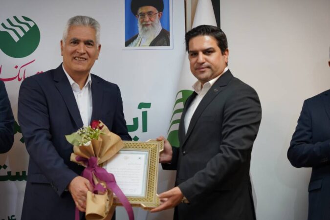 مدیرعامل پست بانک ایران در آیین تجلیل از خدمات مدیرعامل سابق بانک: حرکت در مسیر اقتصاد دیجیتال و همسویی با سیاست‌های دولت در توسعه خدمات مالی هوشمند، از برنامه‌های اصلی دوره جدید مدیریت است