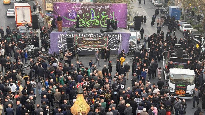 هزاران عاشق اهل بیت در میدان ۱۳ آبان گرد هم آمدند