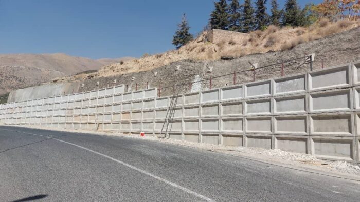 یک هزار متر مربع از دیواره ریزشی شهرک صدف پایدارسازی شد