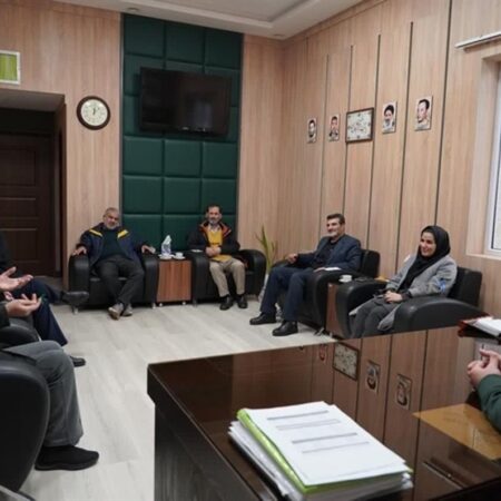 نشست رییس هیات مدیره بیمه دی و مدیران بنیاد شهید قزوین