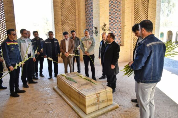 در نخستین روز حضور در اردکان صورت گرفت؛ تجدید میثاق مدیرعامل جدید شرکت آهن و فولاد ارفع با شهدای اردکان