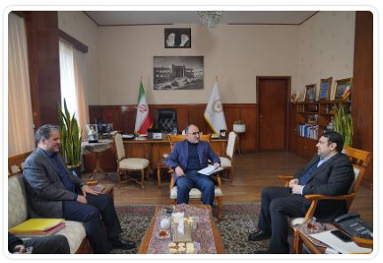 تاکید نجارزاده بر ادامه مسیر خروج بانک ملی ایران از بنگاه داری/منابع حاصل از واگذاری ها صرف ارتقای کیفیت خدمات می شود