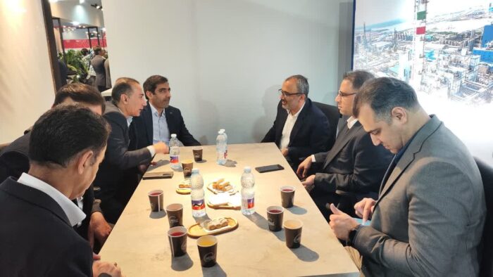 نشست مدیرعامل پتروشیمی بوعلی سینا با مدیران ارشد بانک تجارت و صادرات