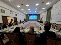 دیدار وزیر صمت با کارکنان سفارت ایران در تاجیکستان/ فعالان اقتصادی دغدغه‌های خود را مطرح کردند