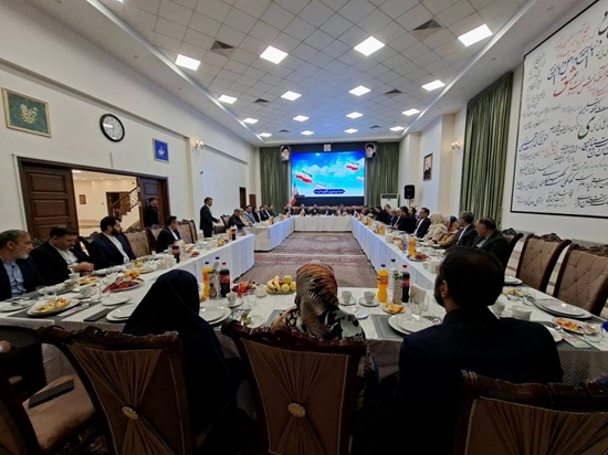 دیدار وزیر صمت با کارکنان سفارت ایران در تاجیکستان/ فعالان اقتصادی دغدغه‌های خود را مطرح کردند