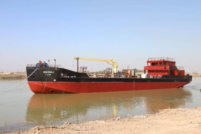 به آب‌اندازی شناور چندمنظوره سوخت‌رسان ساخت کشتی‌سازی اروندان