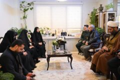 دیدار شهردار منطقه یک با خانواده شهدای جنگ رمضان