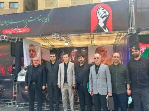 همراهی فرید دهقانی با وزیر صمت در بازدید از موکب چادرملو در آستانه مراسم تشییع رهبر شهید انقلاب